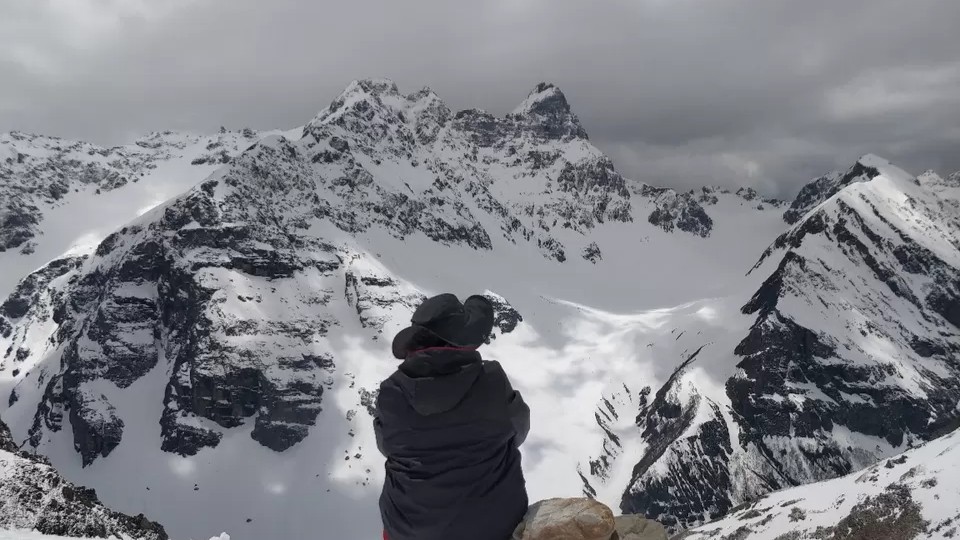 Snow covered Buran Ghati mountains