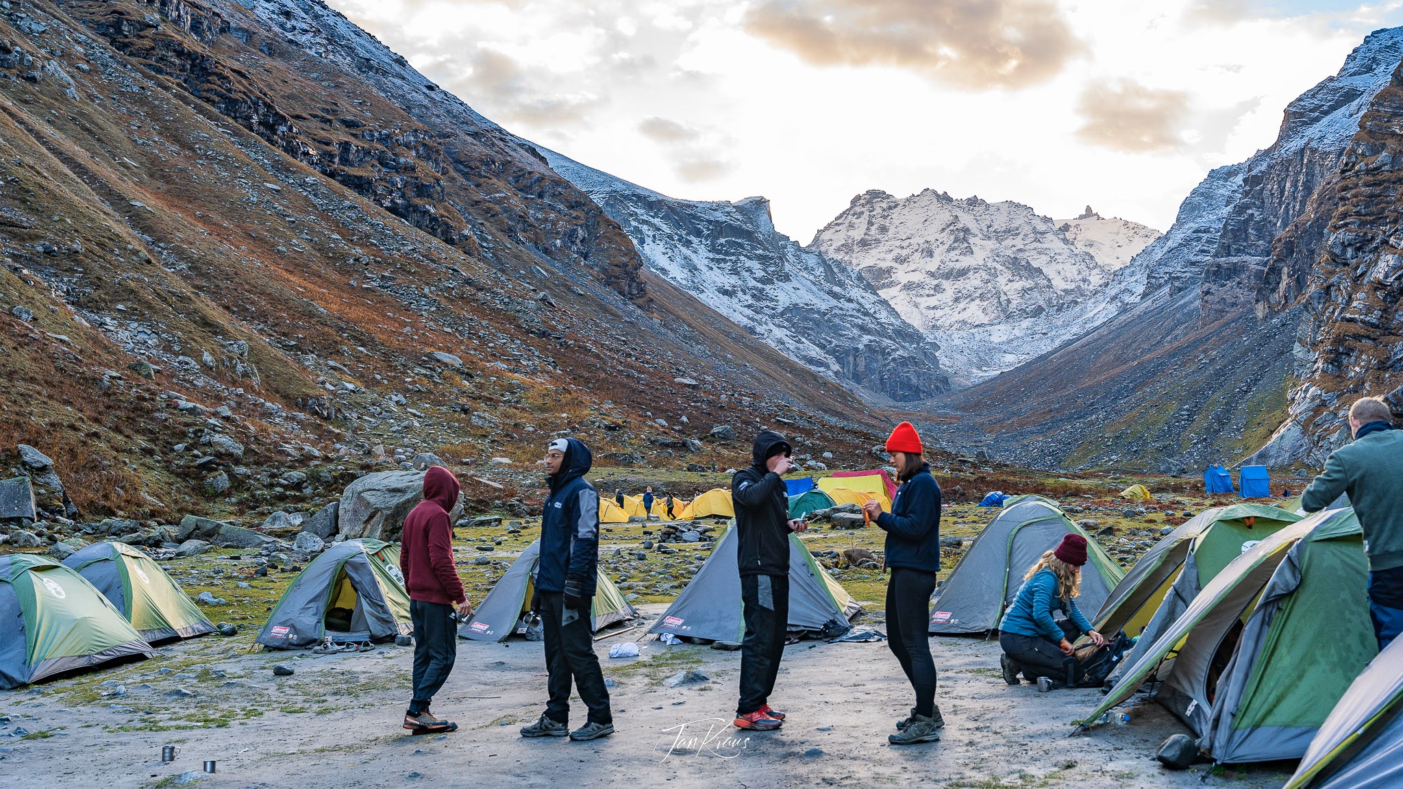 Self Packer Tribe camping on the Hampta Pass trek